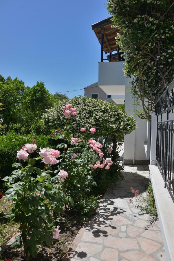 Kostas' Garden Lejlighed Roda  Eksteriør billede